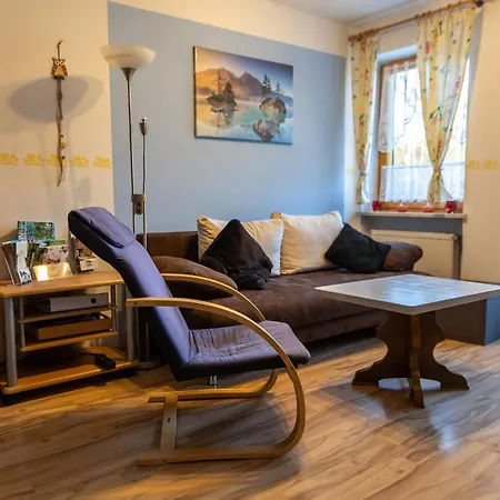 Mit Zwei Schlafzimmern Und Balkon *